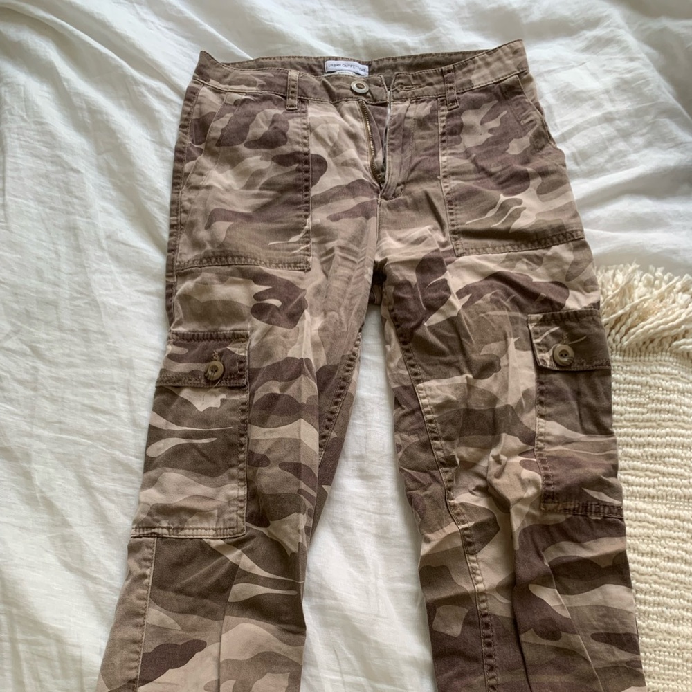 Urban Outfitters Camo Cropped Pants Size S